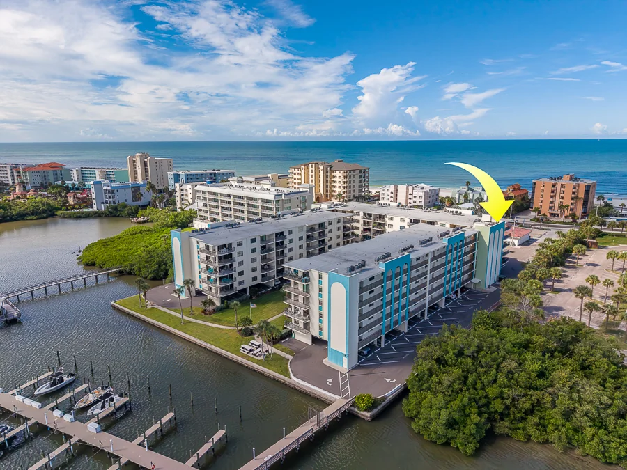 Real estate photography — 19531 Gulf Boulevard, 307, Indian Shores, Florida, 33785 | 4D Productions