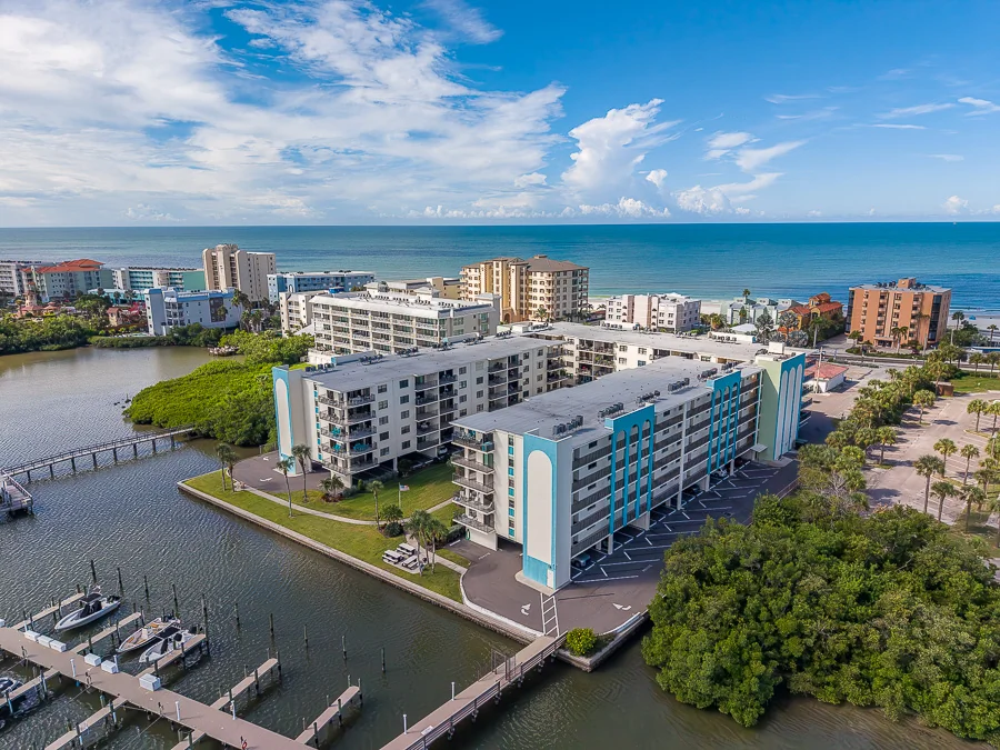 Real estate photography — 19531 Gulf Boulevard, 307, Indian Shores, Florida, 33785 | 4D Productions