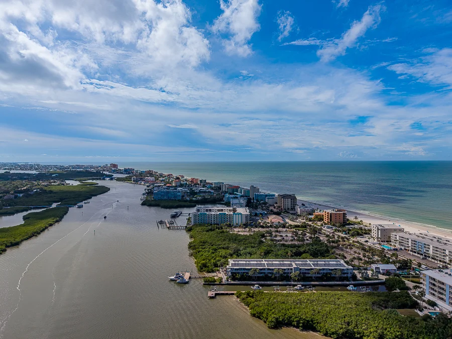 Real estate photography — 19531 Gulf Boulevard, 307, Indian Shores, Florida, 33785 | 4D Productions