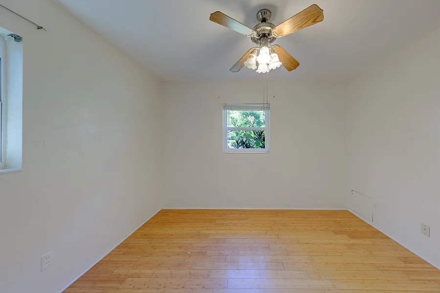 Real estate photography — 811 69th Avenue South, St. Petersburg, Florida, 33705 | 4D Productions