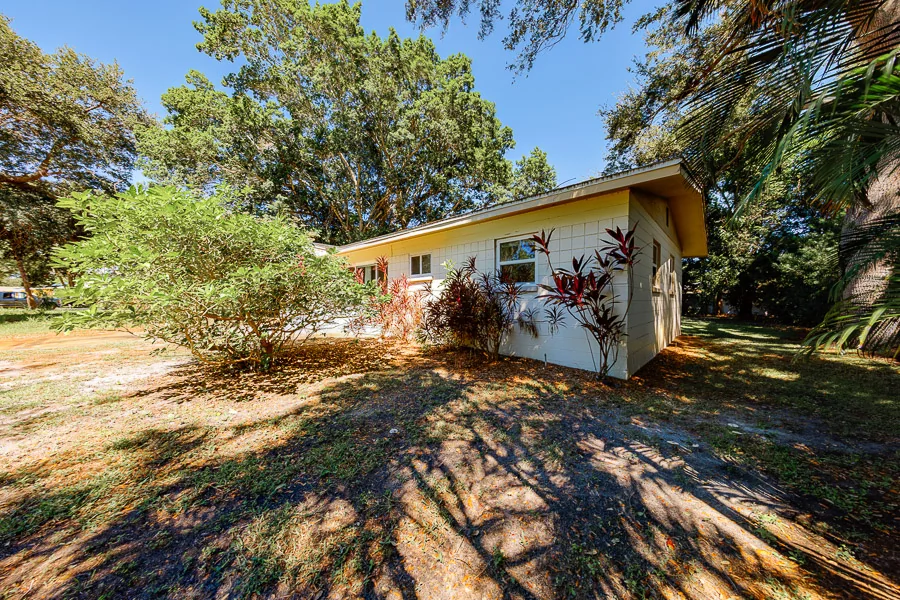 Real estate photography — 811 69th Avenue South, St. Petersburg, Florida, 33705 | 4D Productions