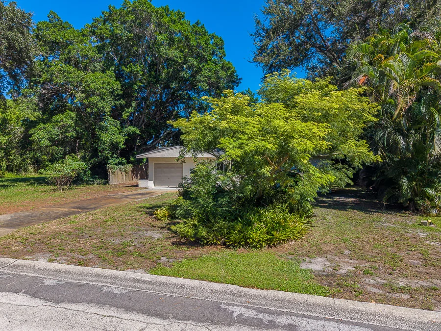 Real estate photography — 811 69th Avenue South, St. Petersburg, Florida, 33705 | 4D Productions