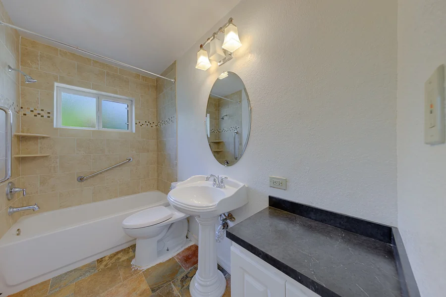 Real estate photography — 811 69th Avenue South, St. Petersburg, Florida, 33705 | 4D Productions